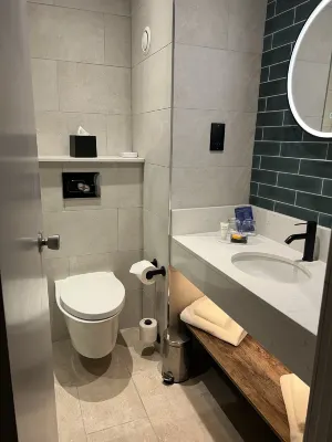 Delta Hotels by Marriott Warwick Rooms Photos
