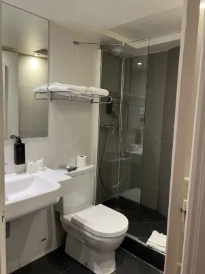 Hotel Eiffel Capitol Rooms Photos