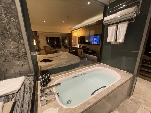 Royal Plaza Hotel Rooms Photos