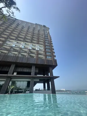 Hilton Pattaya Exterior Photos
