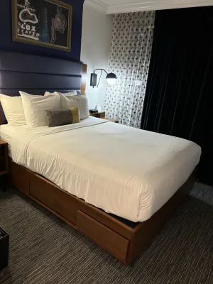 Hotel Belmont Vancouver MGallery Rooms Photos