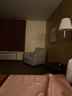 Rodeway Inn & Suites Rooms Photos