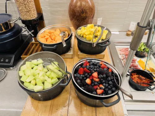 DoubleTree by Hilton Chicago Magnificent Mile Restauration Photos
