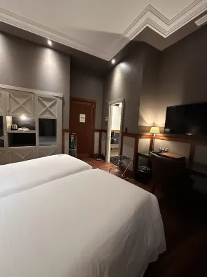 Hotel 1898 Kamar Photos
