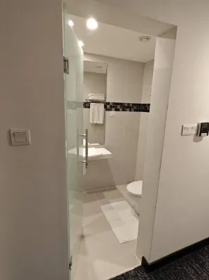 Fairway Colombo - Sri Lanka's First Hotel With Robot Technology Rooms Photos
