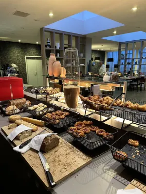 Ramada by Wyndham Amsterdam Airport Schiphol Restauration Photos