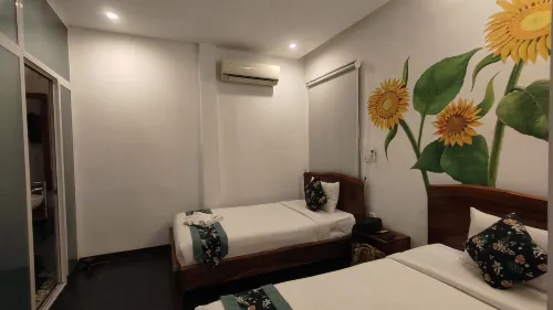 Monsoon Riverside Hotel Huoneet Photos