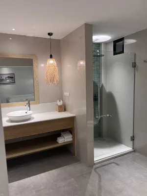 Outrigger Surin Beach Resort Номера Photos