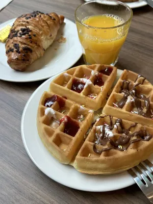Hampton by Hilton London Gatwick Airport Dining Photos