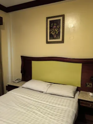 Saffron Hotel Rooms Photos