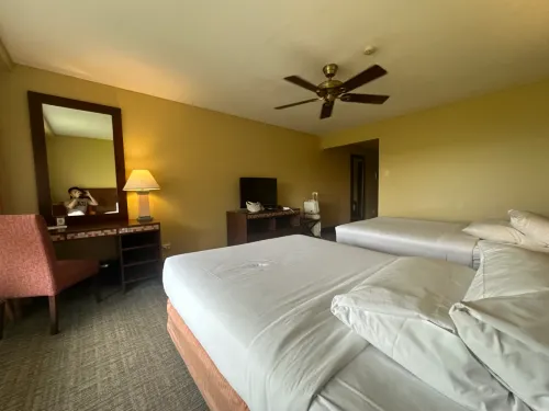 The Forest Lodge at Camp John Hay Zimmer Photos