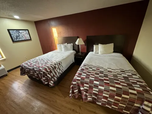Red Roof Inn & Suites Indianapolis Airport Rooms Photos