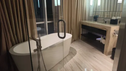 Hotel Ciputra World Surabaya managed by Swiss-Belhotel International  Kamar Photos