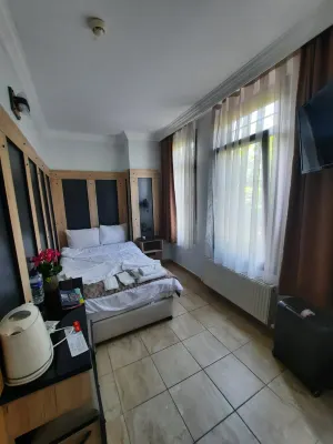 Galley Hotel Kamar Photos