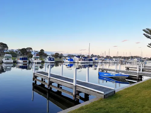 Mariners Cove Waterfront Motel and Apartments Near Hotel Photos