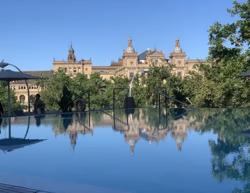 Melia Sevilla À proximité de l'hôtel Photos
