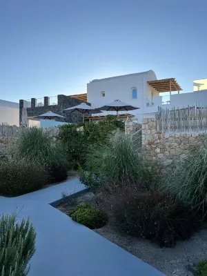 Sea Breeze Santorini Beach Resort, Curio Collection by Hilton Espaces publics Photos