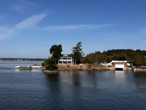Howard Johnson by Wyndham Gananoque À proximité de l'hôtel Photos