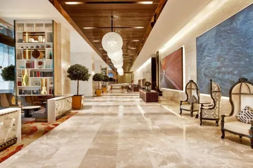 THE FACE Suites Hotel Area Publik Photos