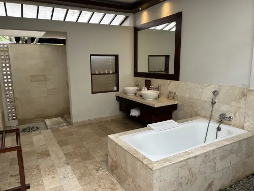 Lumbini Luxury Villas and Spa Kamar Photos