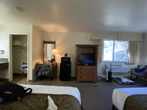 Mariposa Lodge Rooms Photos