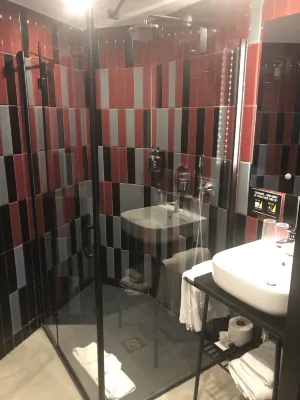 So City Hotel Rooms Photos
