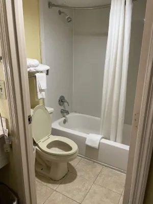 Days Inn & Suites by Wyndham Columbia Airport Kamar Photos