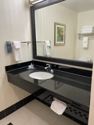 Fairfield Inn & Suites Washington, DC/New York Avenue Rooms Photos