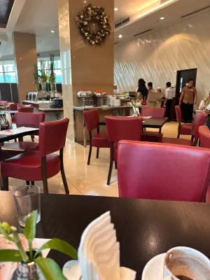 Mandarin Plaza Hotel Dining Photos