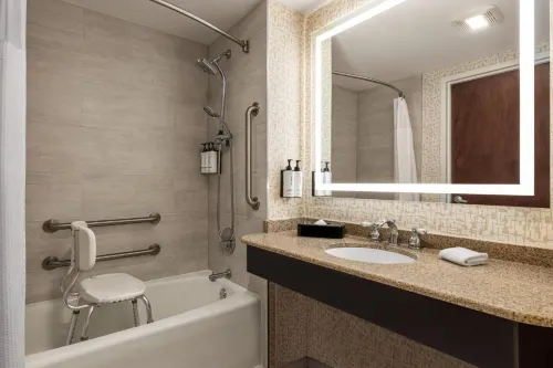 Crowne Plaza Edison Rooms Photos