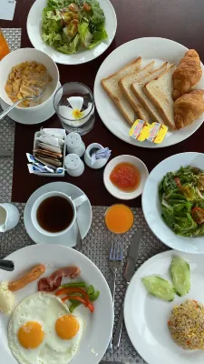 GLOW PARK HOTEL Grand Royal Palace Dining Photos