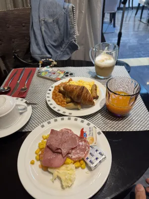 Kipling Manotel Dining Photos