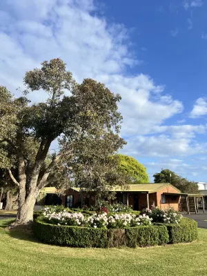 Best Western Colonial Village Motel Near Hotel Photos