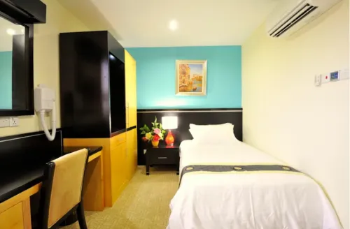 Hallmark View Hotel Zimmer Photos