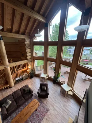 Basecamp Lodge Golden Public Areas Photos