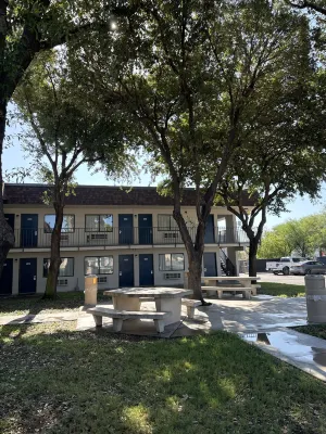 Motel 6 Del Rio, TX Photos