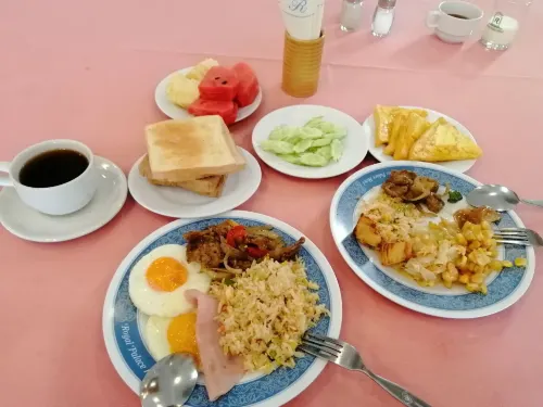 Royal Palace Hotel Dining Photos