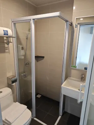 ibis budget Singapore Emerald Zimmer Photos