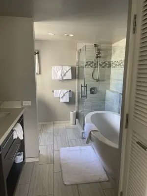 Aston Waikiki Beach Tower Kamar Photos