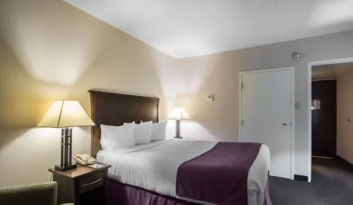 Quality Inn & Suites Yellowknife Zimmer Photos