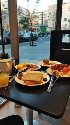 Ibis Barcelona Centro (Sagrada Familia) Dining Photos