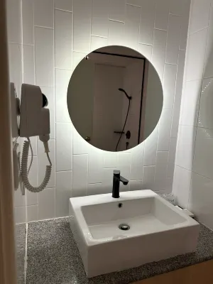 Crystal Crown Hotel JB Kamar Photos