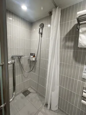 Hop Inn Tokyo Ueno Kamar Photos