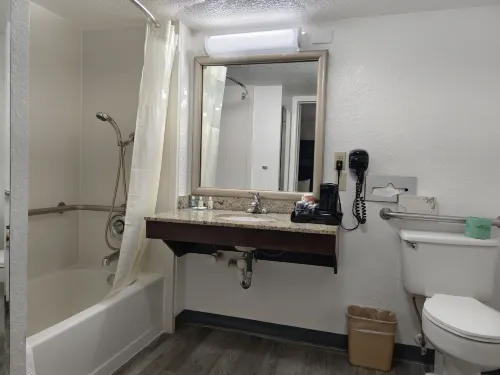 Quality Inn & Suites Airport Chambres Photos