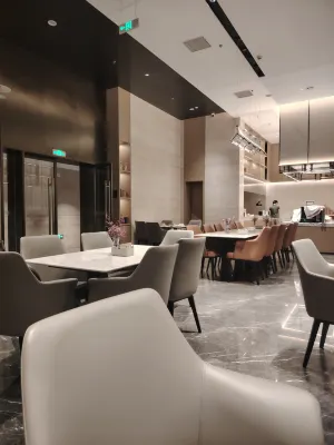 Country Inn & Suites by Radisson，Urumqi International Airport high-speed railway station Hotel. Restauration Photos