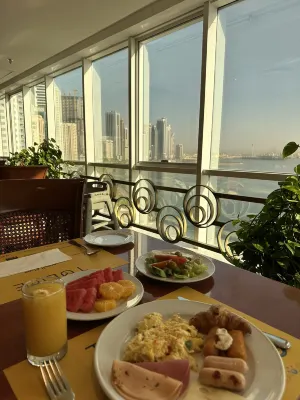 Golden Tulip Sharjah Питание Photos