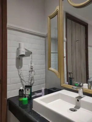 Pollos Hotel & Gallery Rembang Kamar Photos