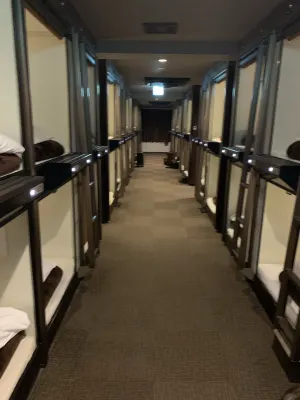 Capsule Hotel Cube Hiroshima Espaces publics Photos