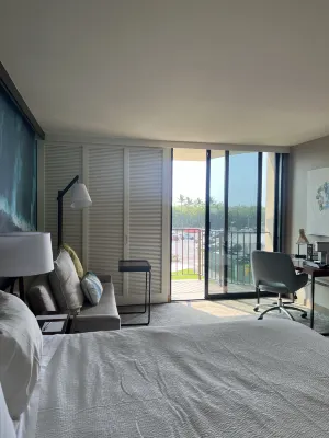 Courtyard by Marriott King Kamehameha's Kona Beach Hotel Rooms Photos