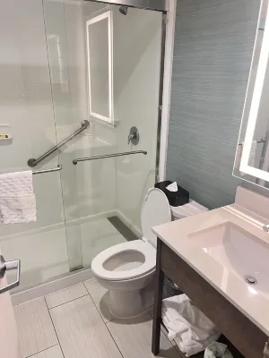 Best Western Plus New Englander Rooms Photos